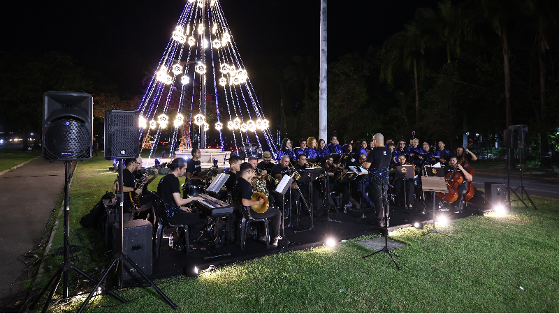 A inauguração da árvore e luzes de Natal na Unifor visa reunir a comunidade acadêmica e local em um ambiente de acolhimento e celebração (Foto: Ares Soares)