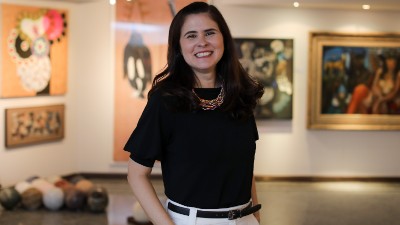 A coordenadora de cursos lato sensu da Pós-Unifor, Deubia Cavalcanti, ressalta que o objetivo do curso de Gestão e Governança na Empresa Familiar é contribuir para entender a dinâmica e as especificidades das empresas familiares (Foto: Ares Soares)