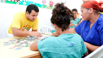 Criado em 2002, o Projeto Jovem Voluntário busca, por meio do engajamento de estudantes, fomentar a responsabilidade social e o exercício da cidadania. (Foto: Ares Soares)