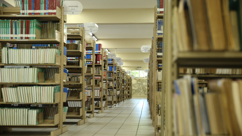 O vasto acervo da Biblioteca Central é composto por livros, teses, dissertações, anais, vídeos analógicos e digitais, além de periódicos.
