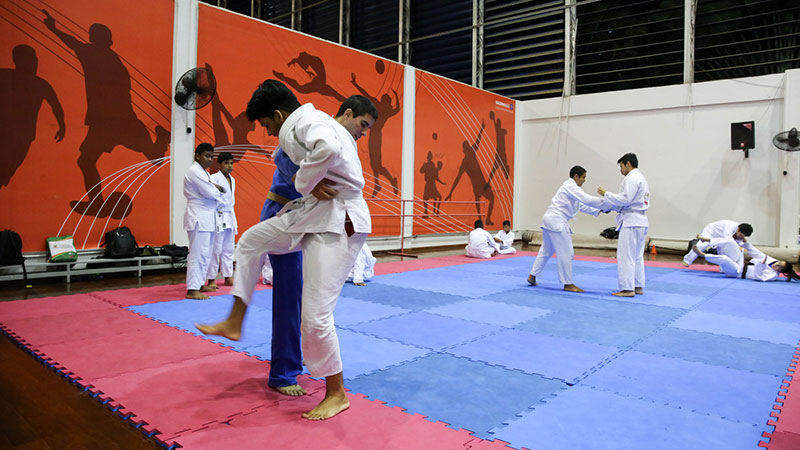 Atletas lutando no Ginásio Poliesportivo da Unifor