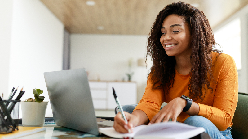 Oriundo do Santander Universidades, o programa visa fortalecer o plano de crescimento acadêmico e profissional de alunos da Unifor (Foto: Getty Images)