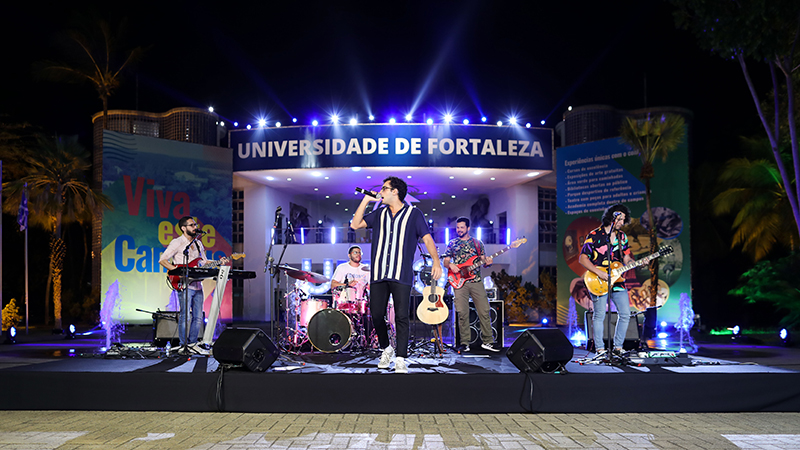 Além da solenidade tradicional, a banda The Mob realizou uma apresentação musical ao fim da cerimônia. (Foto: Ares Soares)