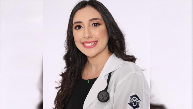 Desde o começo da graduação, Carollina se envolve em projetos, trabalhos, ligas e pesquisas na área de neurocirurgia (Foto: Arquivo pessoal)