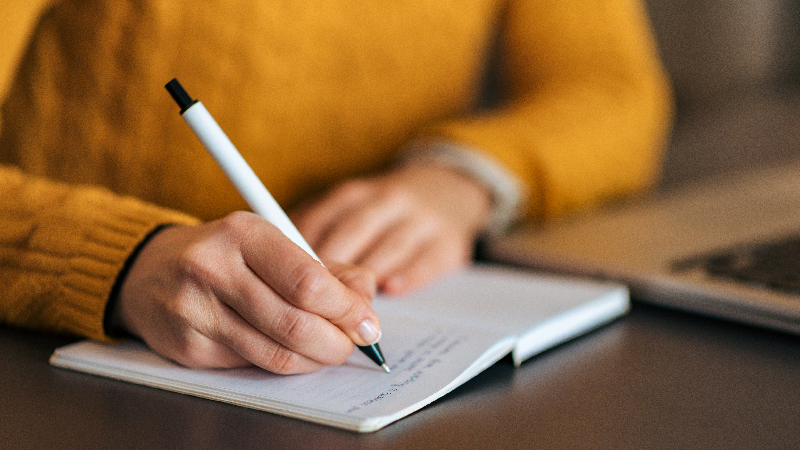 Dentre os cursos em oferta, estão Auxiliar Administrativo, Empreendedorismo Digital e Técnicas Avançadas de Venda (Foto: Getty Images)