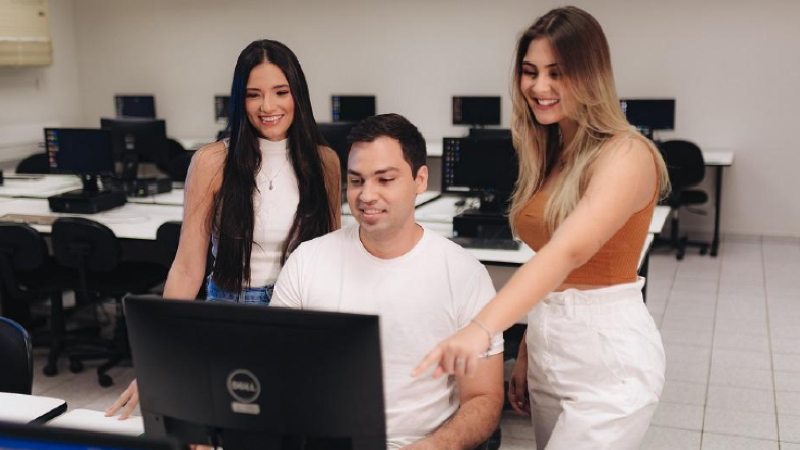 A Unifor conta com diversas opções de graduações em período noturno (Foto: Roberio Castro)