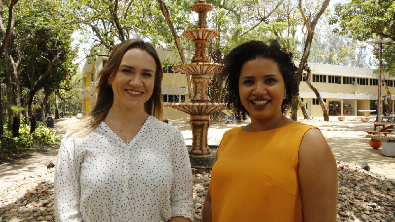 As professoras Daiane Neutzling (esquerda) e Keysa de Mascena (direita) são organizadoras da iniciativa (Foto: Maria Teresa)