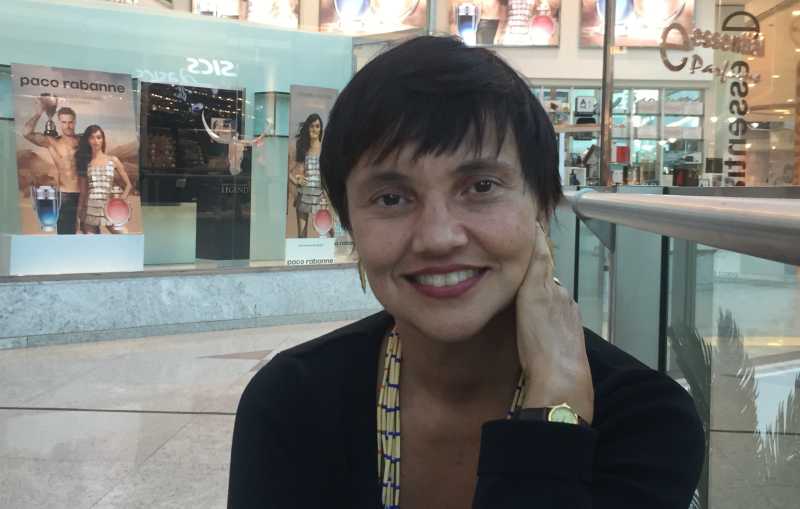 A professora e psicóloga Eliane Diógenes,  docente dos cursos de Psicologia e de Cinema e Audiovisual da Unifor, é uma das responsáveis pelo projeto EscutArte. (Foto: divulgação)