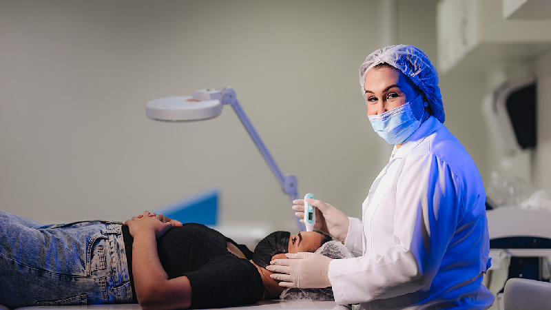 Curso de Estética e Cosmética foca em formação alinhada às demandas do mercado