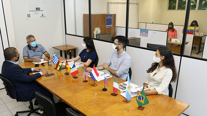 O Núcleo de Estudos Internacionais da Unifor (NEI) é uma célula de estudos sobre os diversos países e continentes nas áreas do Direito Internacional, Negócios, Relações Internacionais, Comércio Internacional e Defesa Nacional. (Foto: Ares Soares)