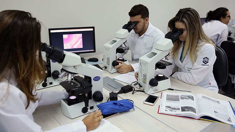 O Programa de Iniciação Científica e Tecnológica (ICT) da Unifor tem por objetivo promover o desenvolvimento da pesquisa na Universidade com os alunos de graduação (Foto: Ares Soares)