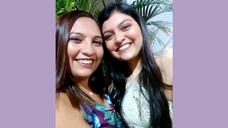 “Minha mãe é uma guerreira”, declara Amanda [à direita], que cuidou de Cristiane quando ambas tiveram Covid-19. (Foto: Acervo pessoal)