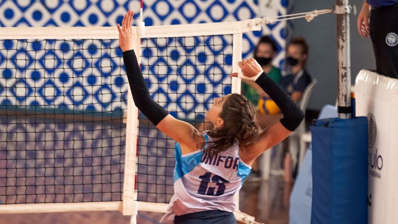 Sabrina Fiuza, estudante de Arquitetura, é atleta de vôlei da Unifor e avalia a prática como um marco na sua vida (Foto: Arquivo pessoal)