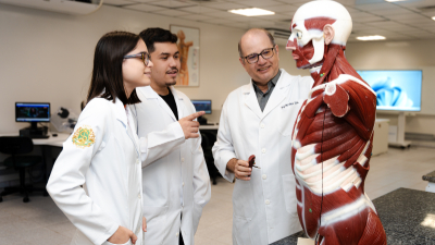 A matriz curricular do curso, que segue o modelo de Aprendizagem Baseada em Problemas, é composta por 69% de atividades práticas (Foto: Gabriel Rissi)