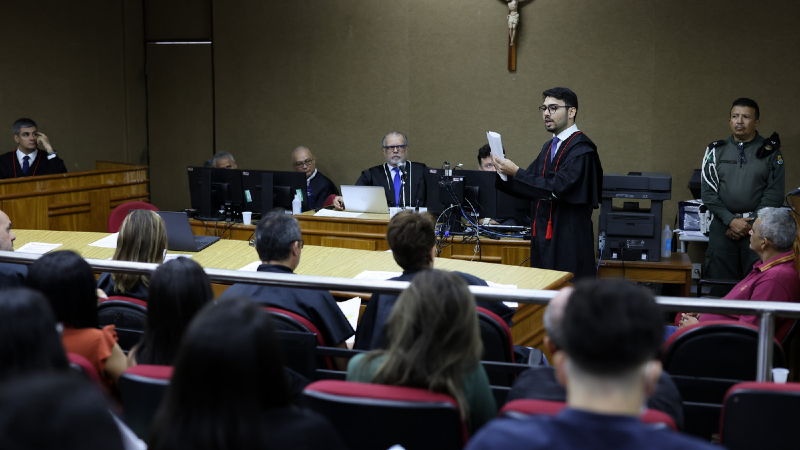 No projeto, os estudantes participam de encontros, palestras e treinamentos, além de elaborar teses de defesa e minutas de petições judiciais (Foto: Ares Soares)
