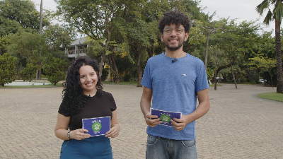 Mayra Carvalho e Davinilton Aguiar, estudantes de Jornalismo da Unifor, apresentam o Mundo no Campus nesta quarta-feira, 17 de maio, às 19h (Foto: Weffiston Brasil)