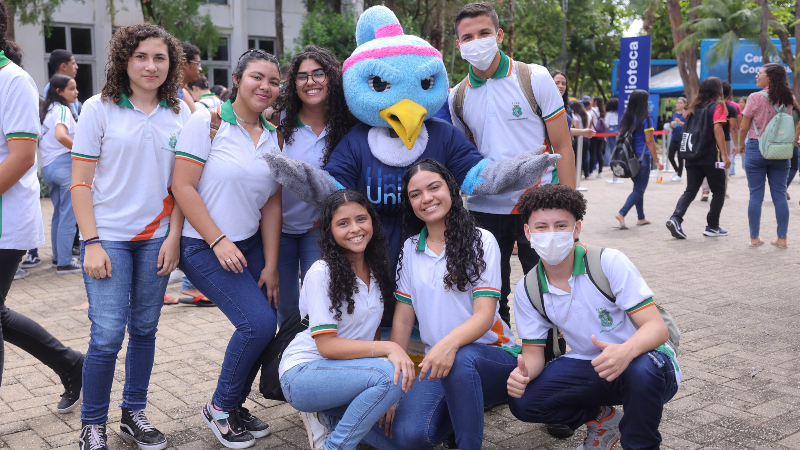 A Feira de Profissões Unifor 2023 reuniu estudantes de diversas escolas ao redor de Fortaleza para conhecer a instituição (Foto: Ares Soares)