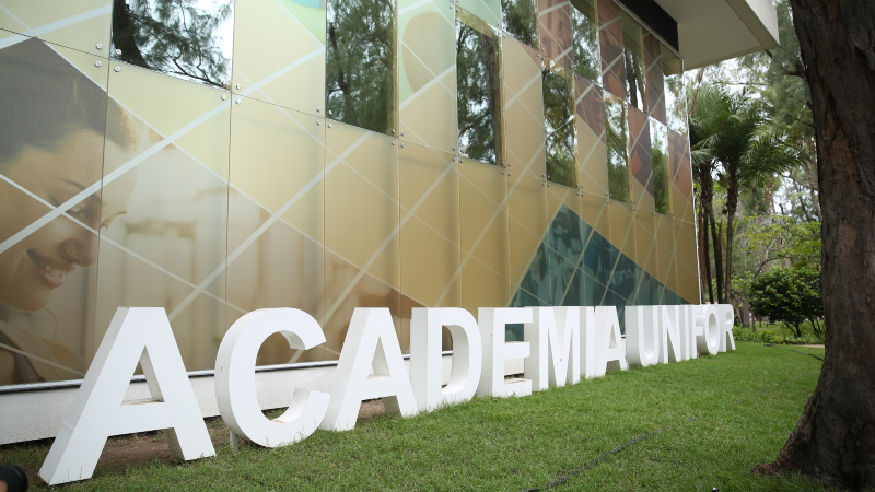 Além da academia, o campus da Unifor possui parque desportivo com piscina semiolímpica, estádio de atletismo, campo society, quadra de tênis e ginásio poliesportivo (Foto: Ares Soares)