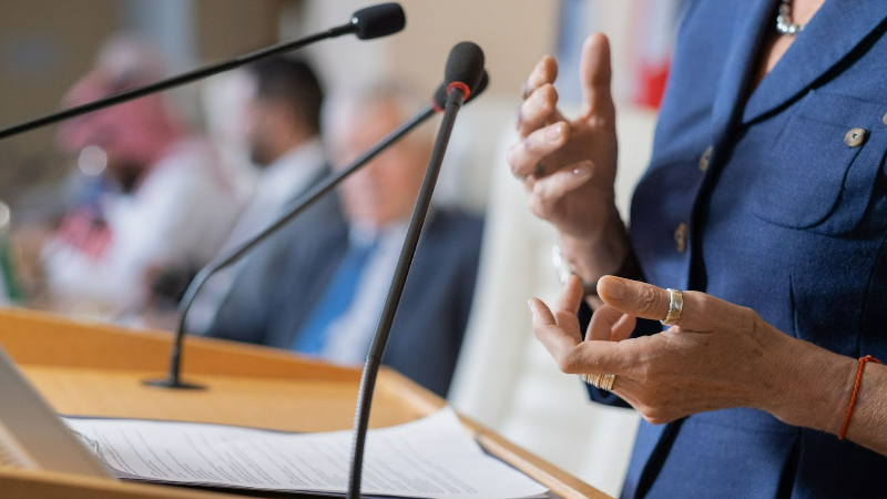 Maioria do eleitorado, mulheres ainda ocupam poucos cargos de poder e liderança na política (Foto: Getty Images)