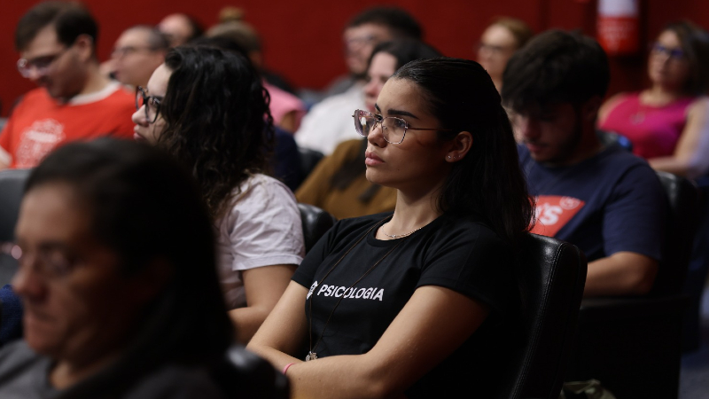 Palestra é promovida pelo curso de Psicologia em parceria com o Programa de Pós-Graduação em Psicologia (PPGP) e o Laboratório de Estudos sobre o Trabalho (LET)  (Foto: Ares Soares)