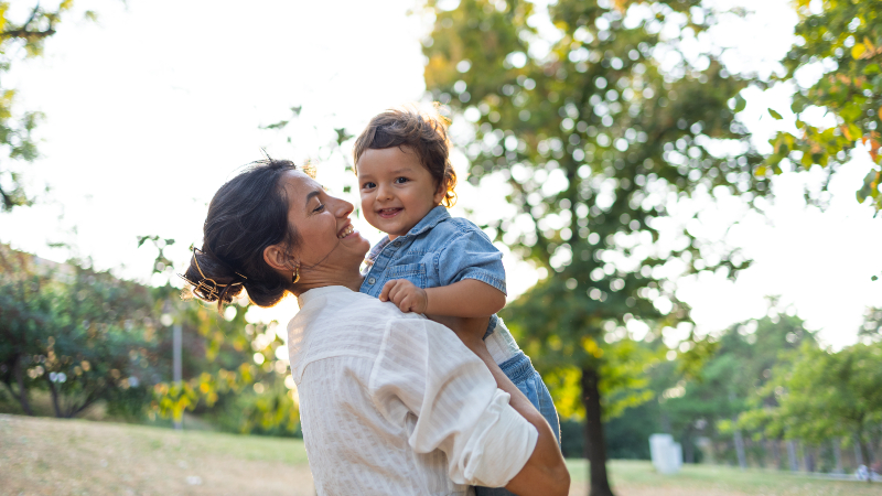 Evento reúne comunidade acadêmica e famílias para promover a amamentação (Foto: Getty Images)