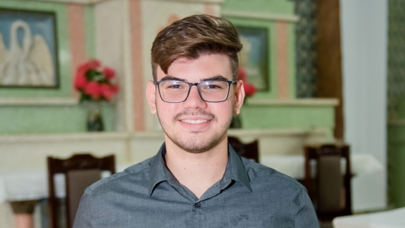“Excelente qualidade de ensino e infraestrutura. São muitas oportunidades de pesquisa e estágio mesmo no momento em que estamos vivendo”, comenta Bruno. (Foto: acervo pessoal)