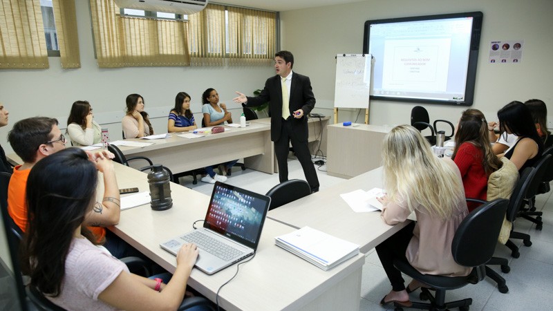 Egressos contam como suas jornadas acadêmicas os auxiliaram no êxito profissional. Imagem feita antes da pandemia.  (Crédito: Ares Soares)