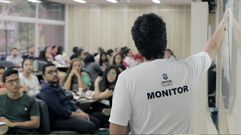 Por meio da monitoria, estudantes têm a oportunidade de disseminar conhecimento (Foto: Ares Soares [Registro feito antes da pandemia])