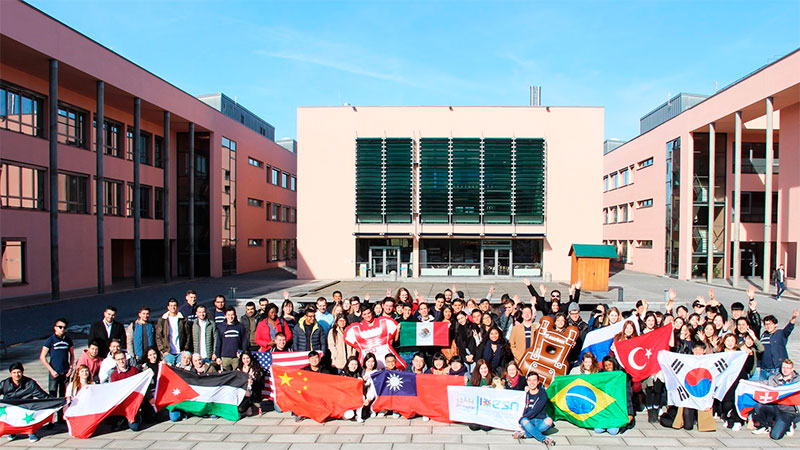 Intercambistas sendo recebidos na Deggendorf Institute of Technology, instituição de ensino superior da Alemanha (Foto: Arquivo pessoal)