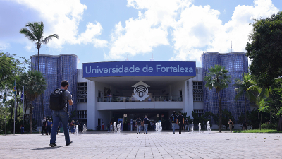 Estudantes já matriculados em cursos de graduação presencial ou EAD da Unifor ou de outras instituições de ensino superior do Ceará também podem concorrer às bolsas (Foto: Ares Soares)