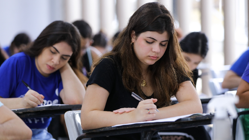 As bolsas serão ofertadas para egressos da Unifor e de outras instituições de ensino superior, transferidos, alunos que ingressaram com Enem, entre outros (Foto: Ares Soares)