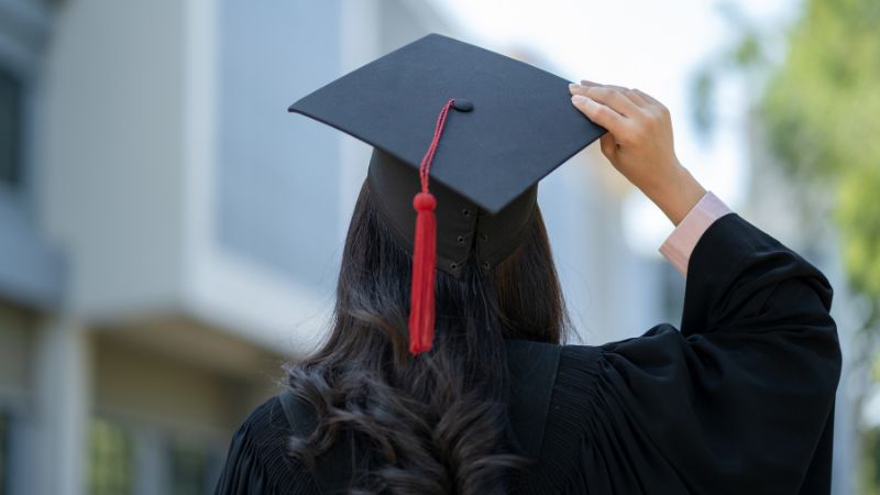 Podem concorrer às bolsas pessoas que se encaixam no perfil socioeconômico exigido no edital (Foto: Getty Images)