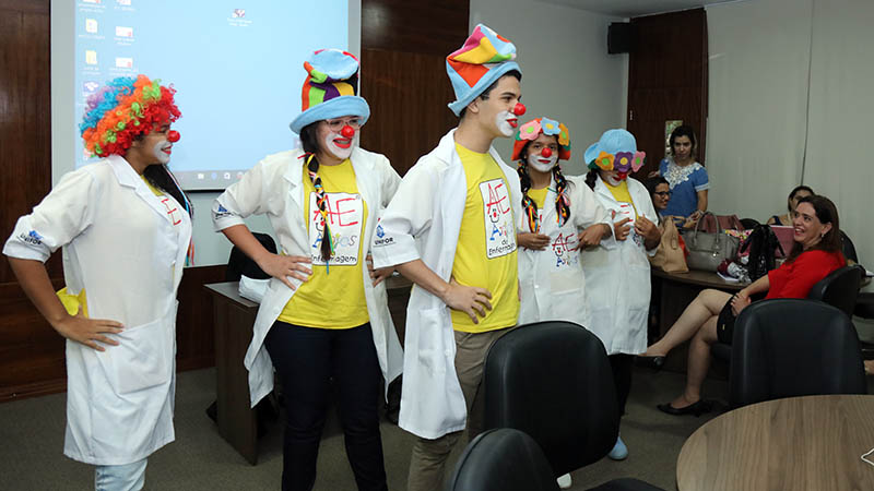 Projeto Anjos da Enfermagem, uma ação de responsabilidade social da enfermagem brasileira, presente na Unifor (Foto: Ares Soares)