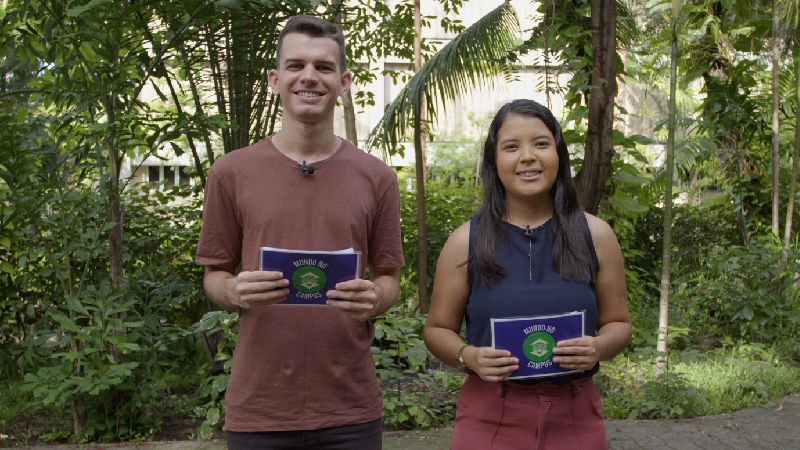 Misaelly Silva e Davi Frota, estudantes de Jornalismo da Unifor, apresentam o Mundo no Campus nesta quarta-feira, 29 de março, às 19h (Foto: Larissa Lima)