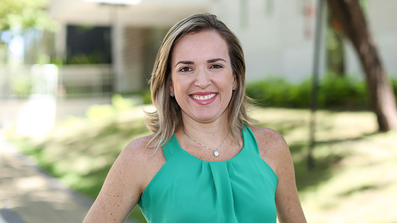 Professora Diane Nocrato, coordenadora do curso, destaca que o uso de aplicativos é fundamental para o acompanhamento dos alunos, sobretudo em tempos de pandemia. (Foto: Ares Soares)