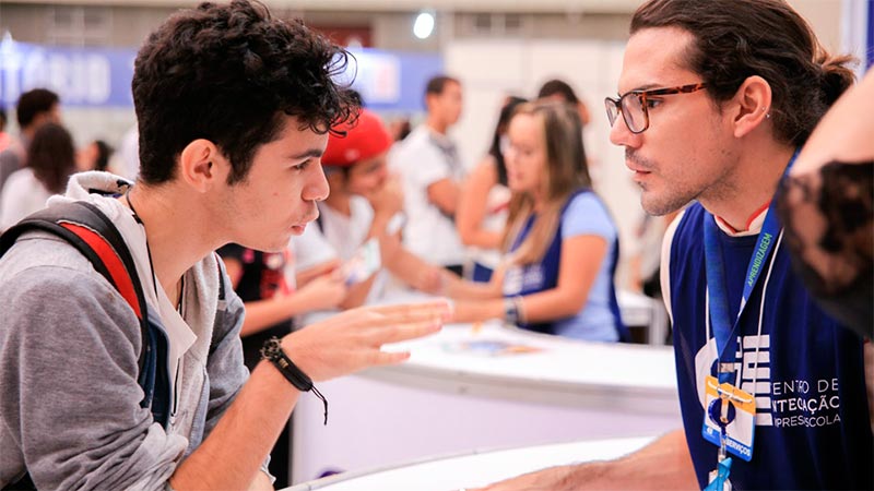 Além das tradicionais vagas de estágio e aprendizagem oferecidas, os jovens que passarem pela EXPO CIEE Ceará receberão orientações sobre a Carteira de Trabalho digital (Foto: Divulgação)