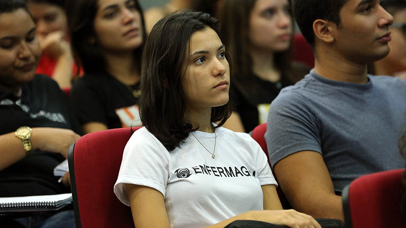 Durante dois dias, os novos alunos poderão conhecer mais sobre a Unifor e sobre o curso de Enfermagem (Foto: Ares Soares)