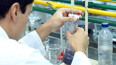 Nos laboratórios do Centro de Ciências Tecnológicas (CCT), os alunos contam com tecnologia de ponta para desenvolver novos produtos e conhecimentos (Foto: Ares Soares)