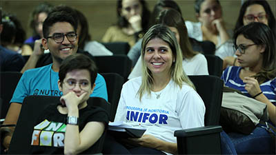 Um passo importante para aqueles que querem se iniciar na pesquisa científica ou sonha em entrar na sala de aula como professor é engajar-se no Programa de Monitoria Institucional que a Universidade oferece nas diversas disciplinas dos cursos (Foto: Ares Soares)