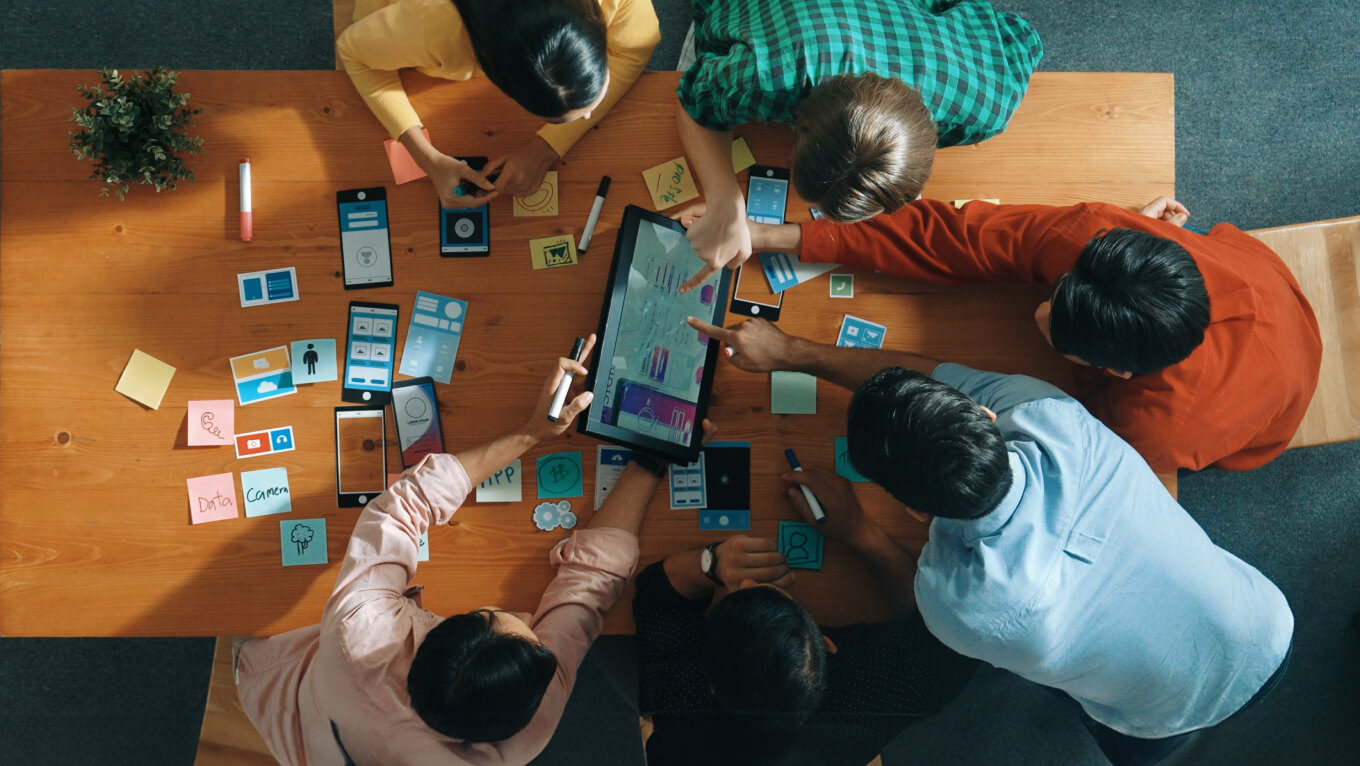 Equipe de marketing reunida