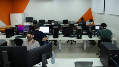 Criado em 2000, o Laboratório tem contribuído com iniciativas públicas e privadas e possibilita que alunos de graduação e pós-graduação participem de iniciativas inovadoras (Fotos: Ares Soares)