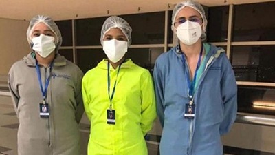 As fisioterapeutas Ingrid Sá e Betina Santos e a enfermeira Rebeca Bandeira (ao centro) capacitaram profissionais da saúde no Amazonas. (Foto: Acervo pessoal/reprodução)