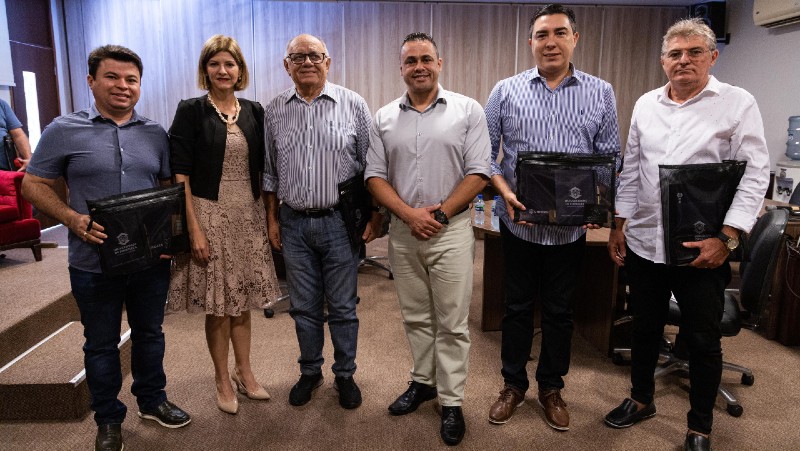 A cerimônia de assinatura do convênio contou com a participação de Joacy Júnior, Christina Praça, Expedito Nascimento, Jefferson Candido, Júnior Castro e Marcondes Jucá (Foto: Lucas Plutarcho)