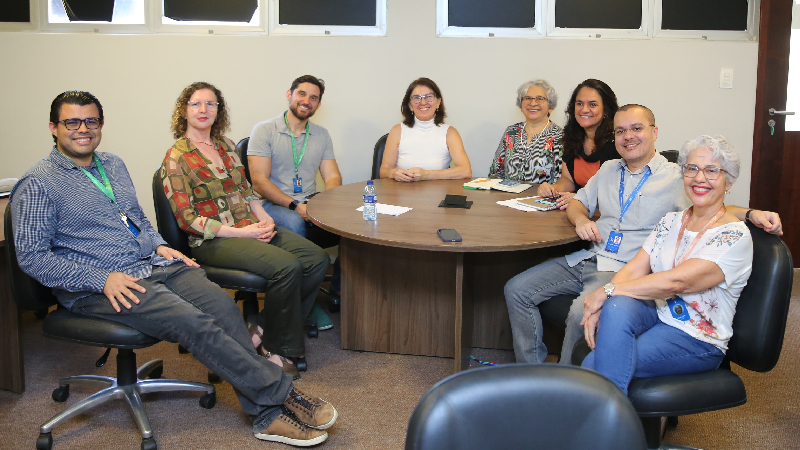 No encontro, a pesquisadora discutiu com os docentes do PPGSC as melhores estratégias para uma boa avaliação do Programa (Foto: Guilherme Alecrim)