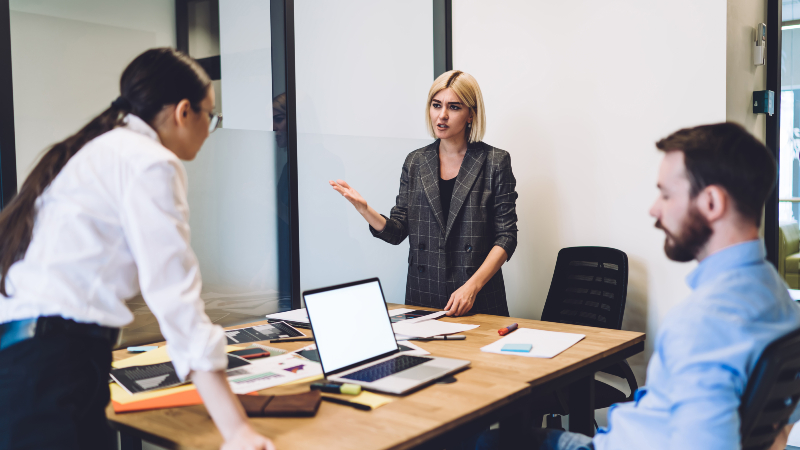 Para além do conhecimento da legislação, o profissional de Direito necessita das soft skills adequadas para aplicar as leis em prol da sociedade (Foto: Getty Images)