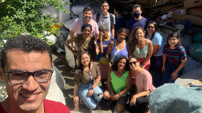 Estudantes da especialização em Projetos e Gestão de Resíduos Sólidos em visita à associação “Viva a Vida”, no bairro Farias Brito, em Fortaleza (Foto: Arquivo Pessoal)